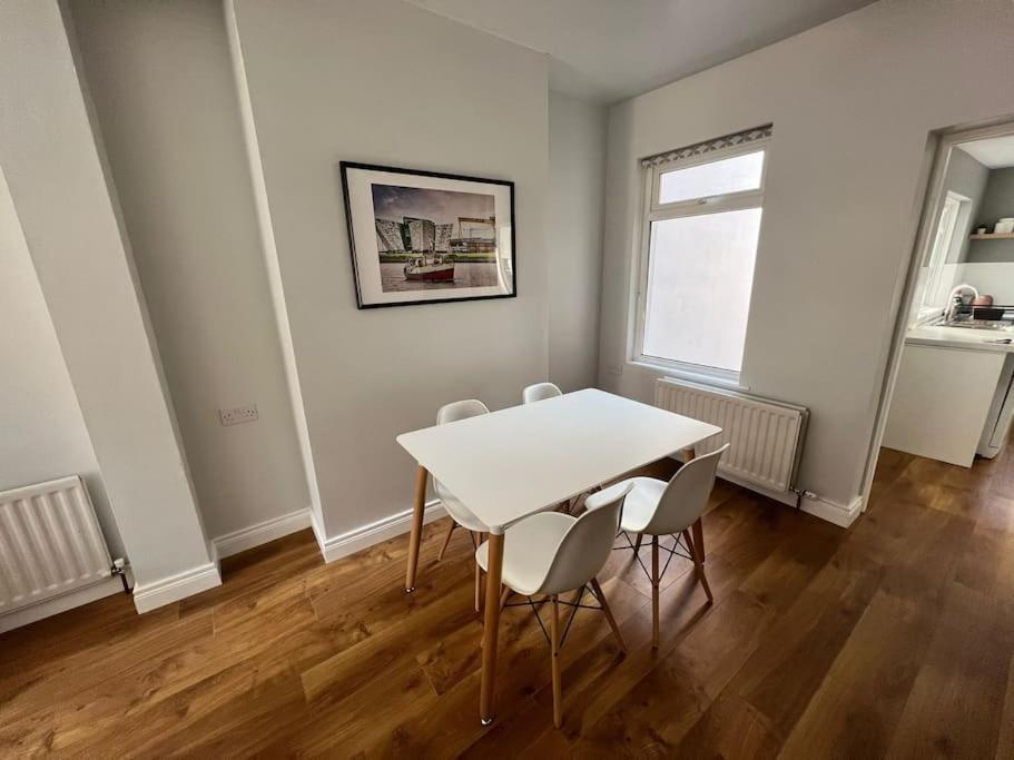 Cosy 2 Bedroom Town House Close To City Centre Belfast Eksteriør billede