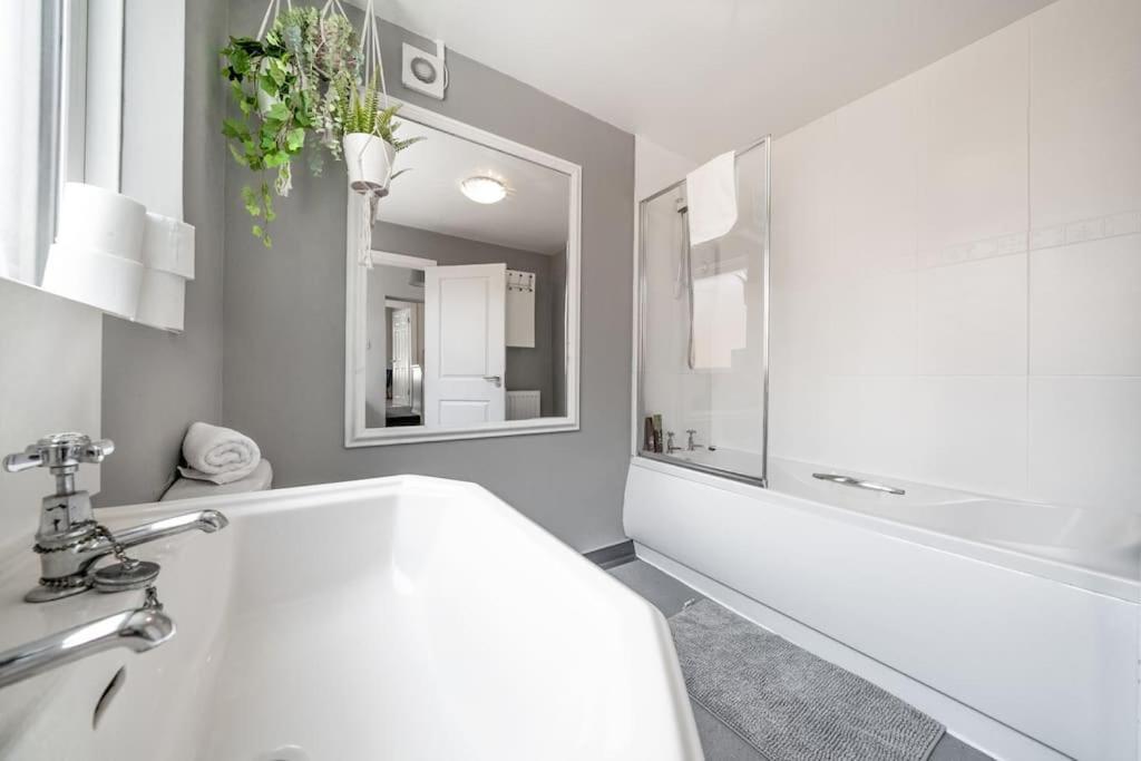 Cosy 2 Bedroom Town House Close To City Centre Belfast Eksteriør billede