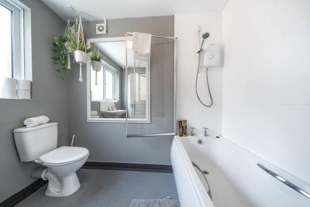 Cosy 2 Bedroom Town House Close To City Centre Belfast Eksteriør billede